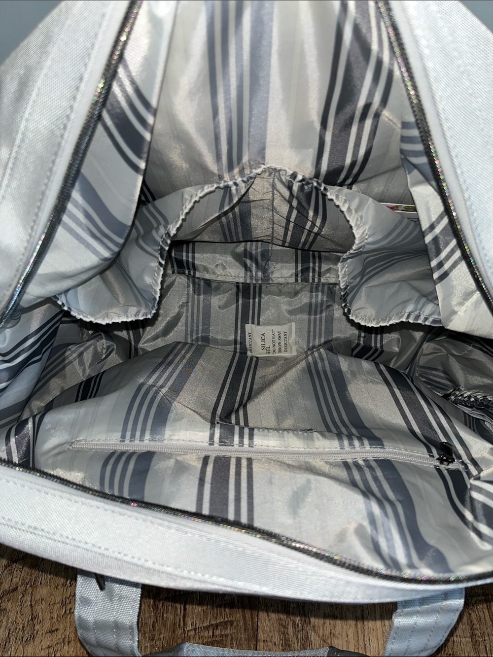 LUG - Locomotion Ultra X RFID Rolling Travel Bag in Cloud Grey (5.75 lbs) - Picture 8 of 11